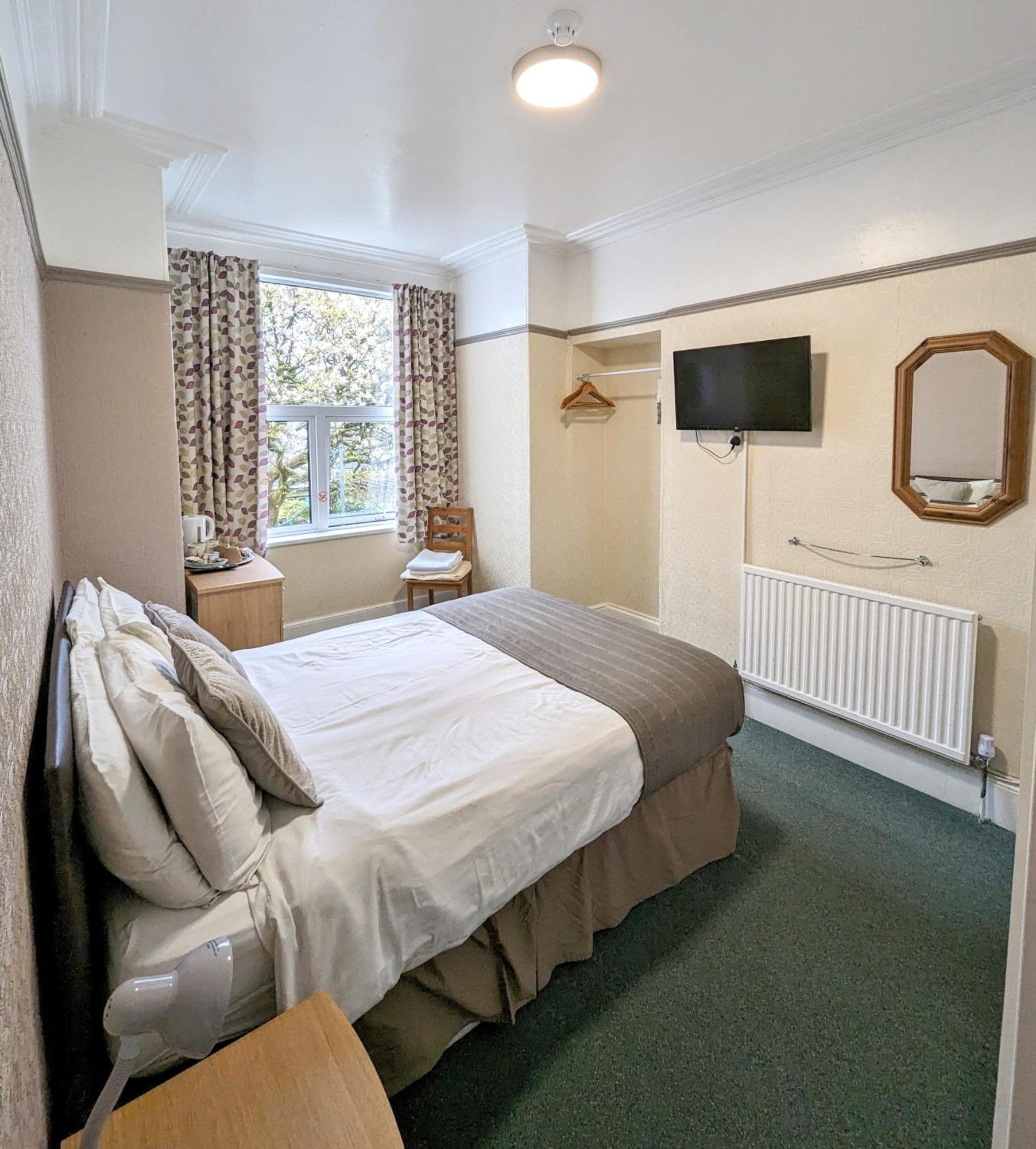 The George 3*
