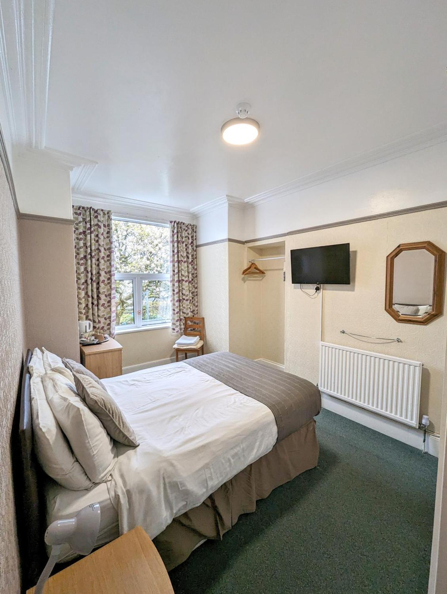 The George 3*