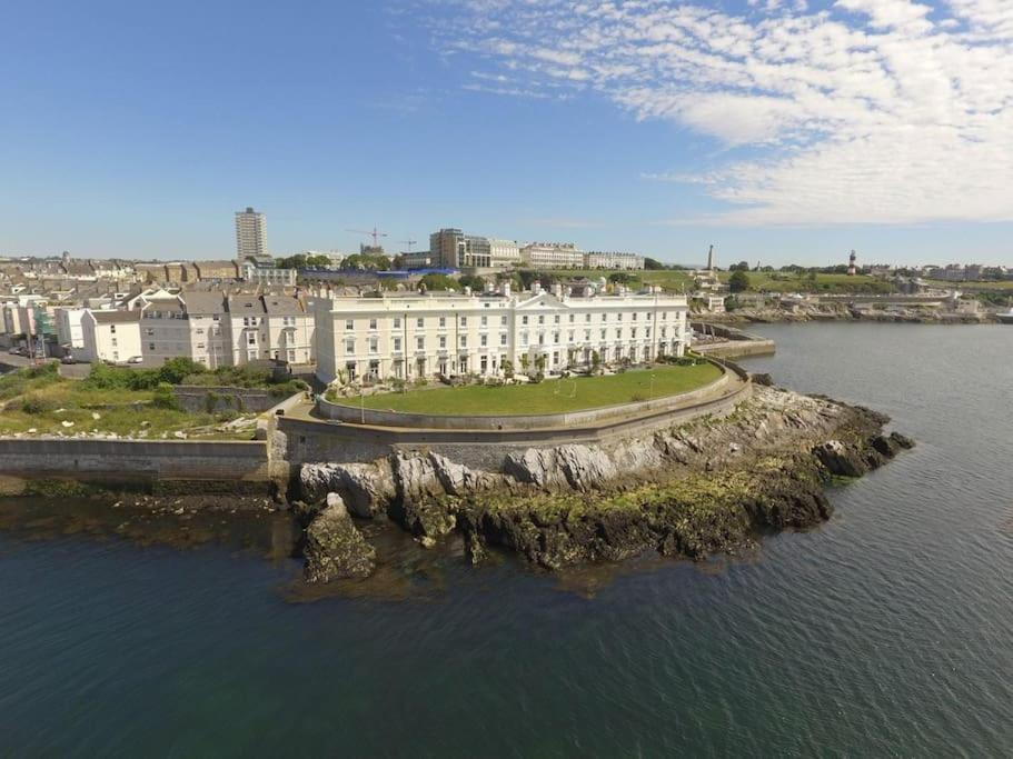 Stunning Sea Views! Entire Flat, Free Parking Apartment Plymouth