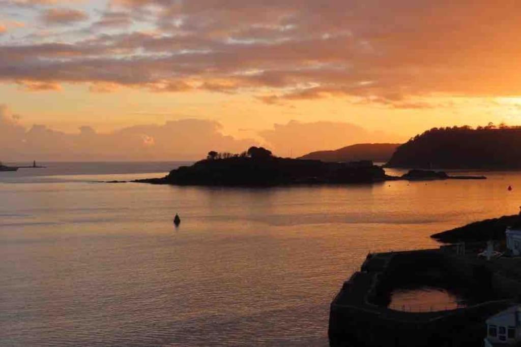 Stunning Sea Views! Entire Flat, Free Parking * Plymouth