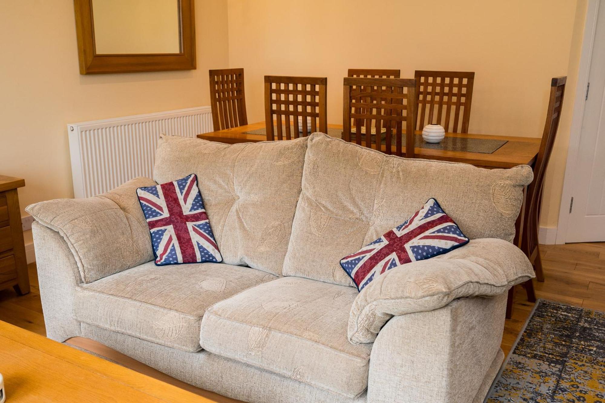 Plym Valley Impressive House Free Parking In Great Location By Staystaycations Holiday home Plymouth