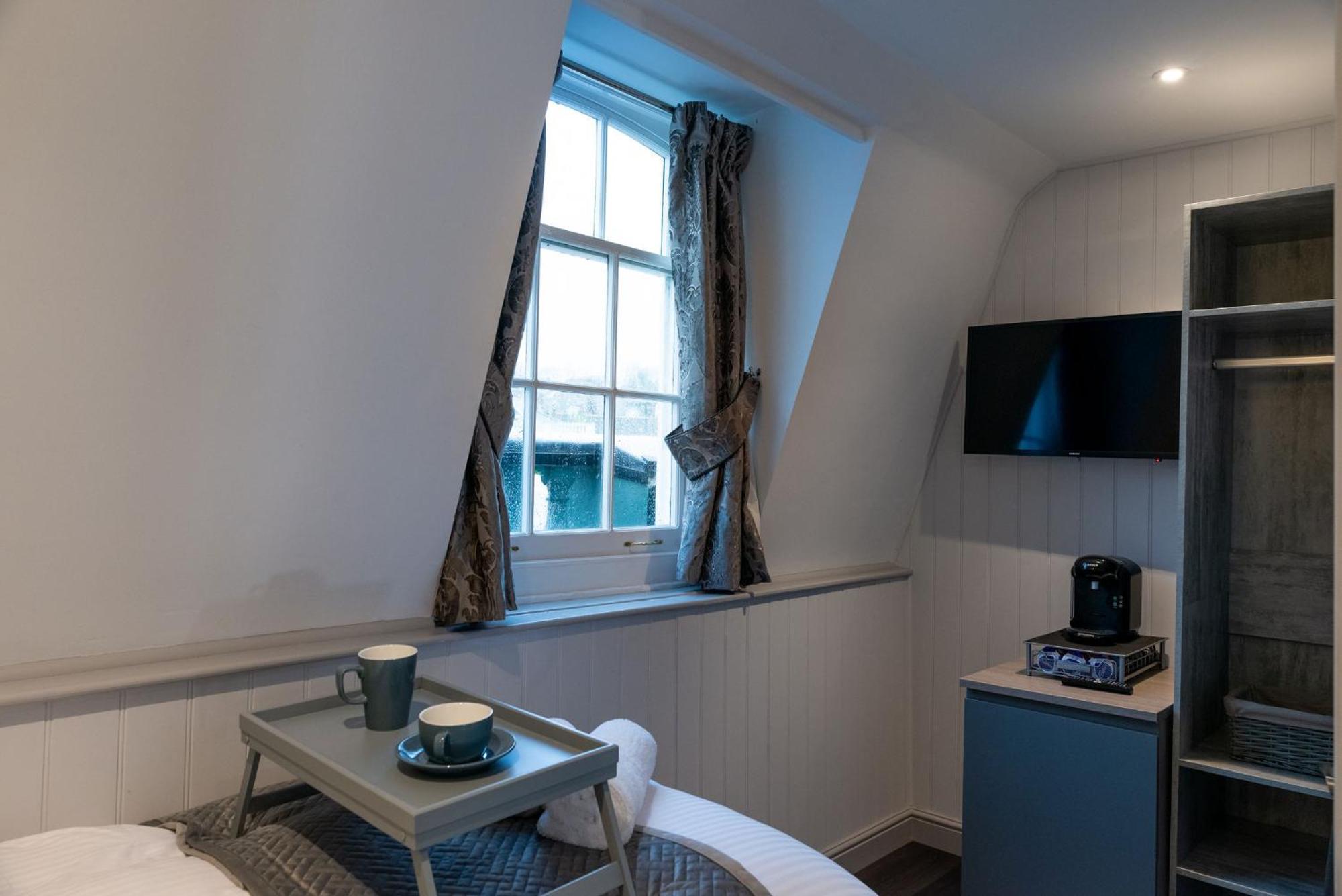 The Three Crowns Bed & Breakfast Plymouth