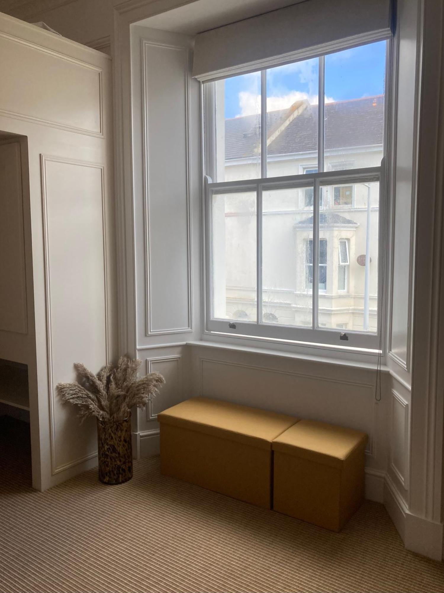 Apartment Stunning Sea Views! Entire Flat, Free Parking