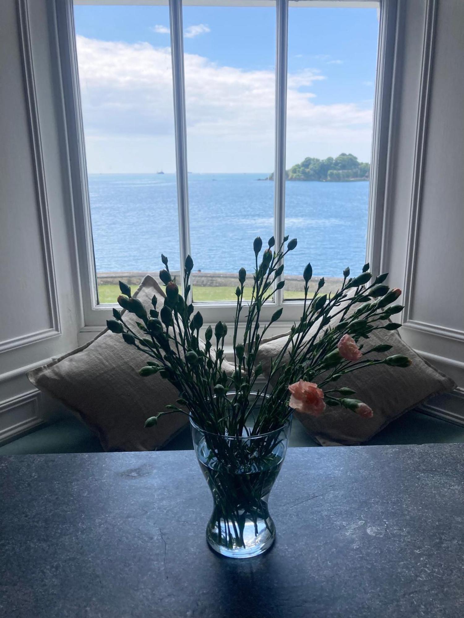 Apartment Stunning Sea Views! Entire Flat, Free Parking *