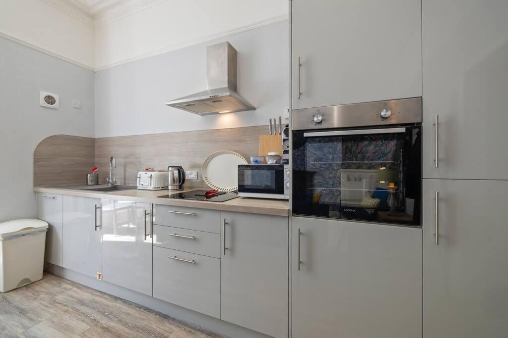 Apartment Stylish Plymouth Gem - Sleeps 6 *