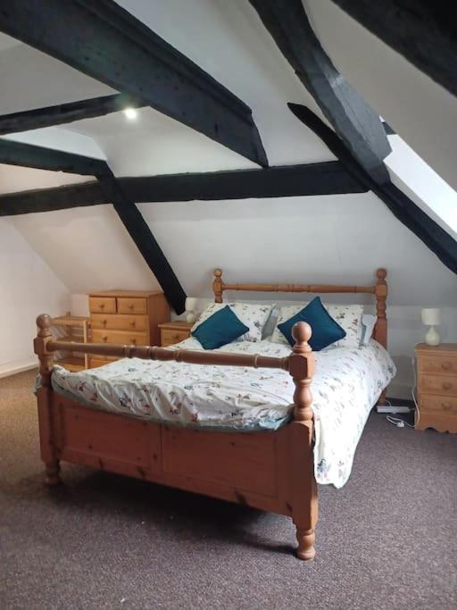 Apartment Amazing Value, In Great Location *
