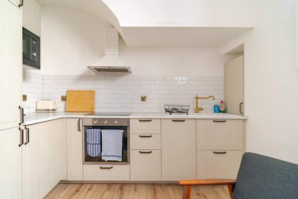 Stunning 2 Bed Apartment, Heart Of The Barbican Apartment Plymouth