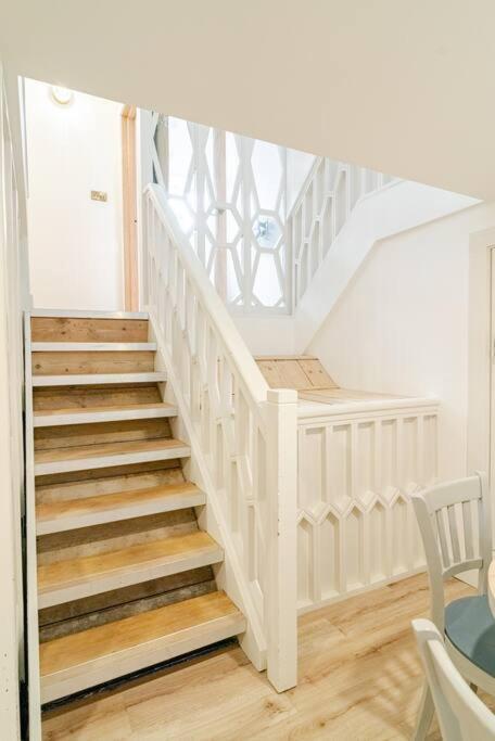 Stunning 2 Bed Apartment, Heart Of The Barbican *