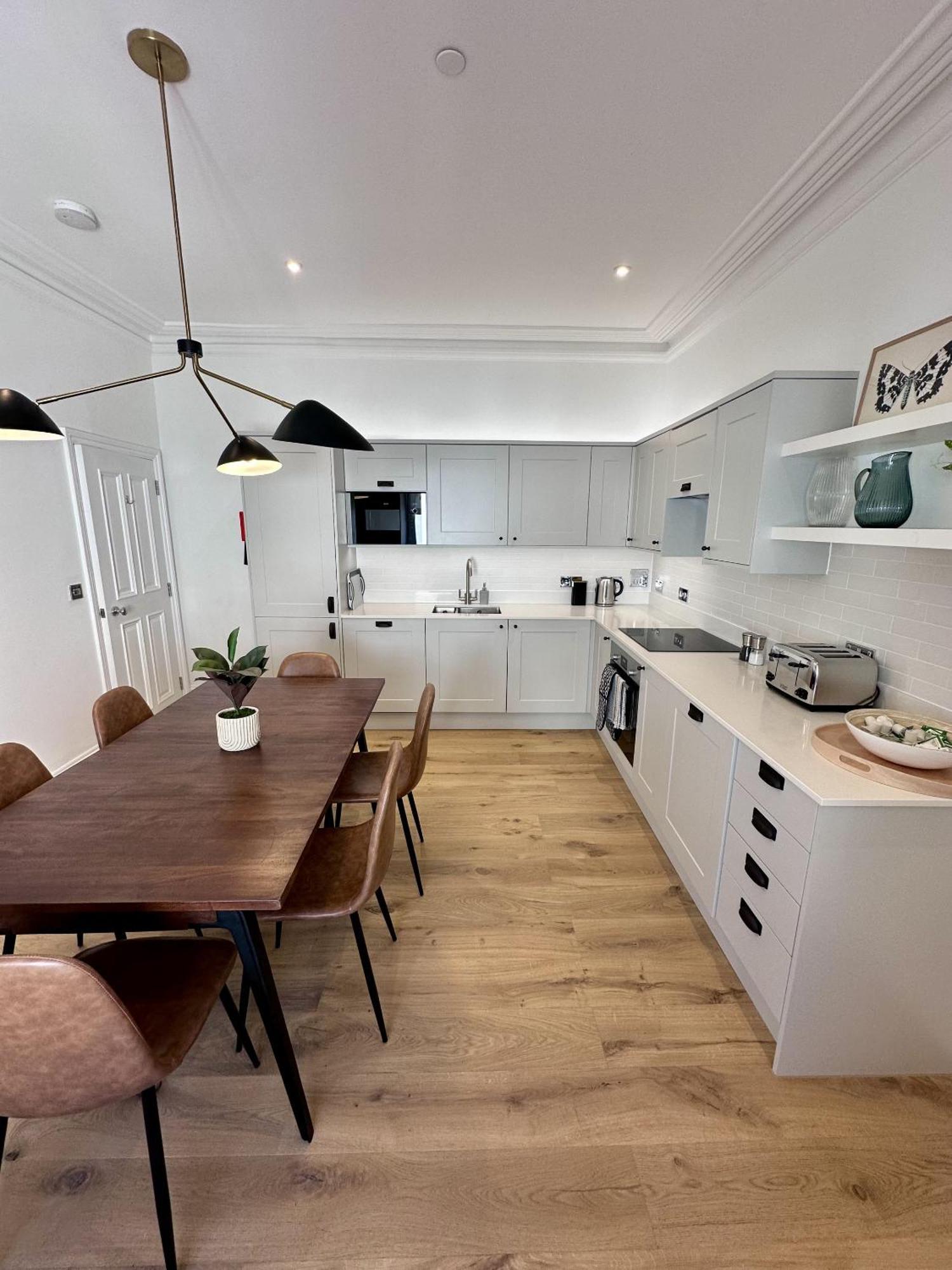 3 Bed Edenhurst By Pureserviced