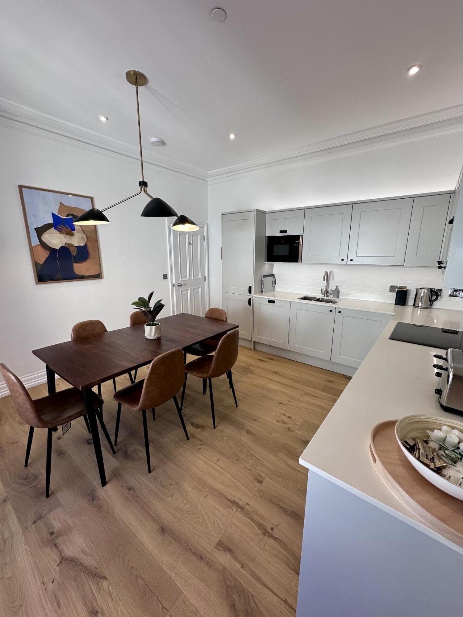 3 Bed Edenhurst By Pureserviced *