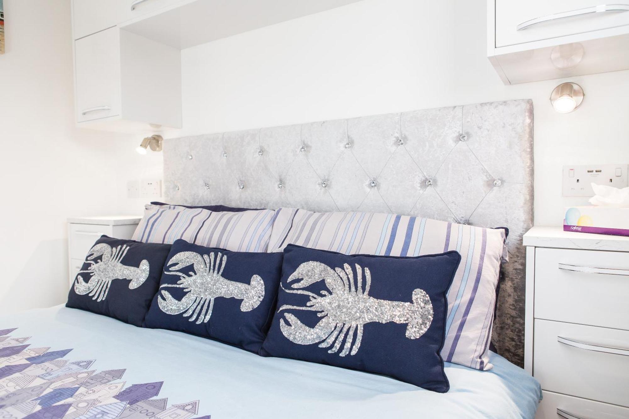 Apartment 2 Bedroom Chalet With Sea Views *