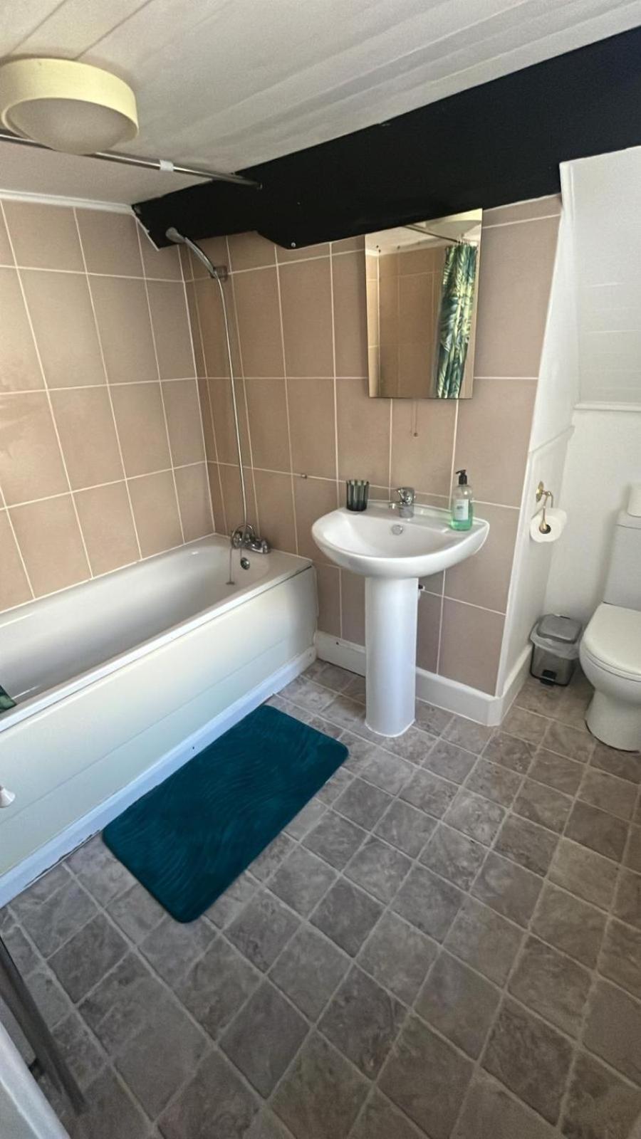 Amazing Value, In Great Location Apartment