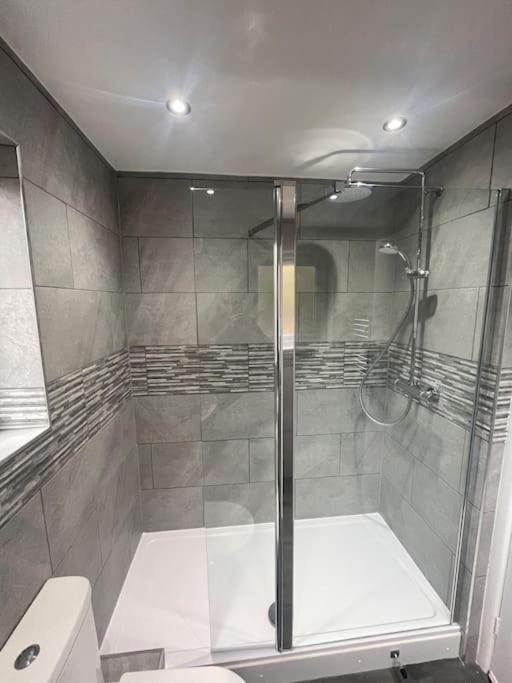 Holiday home Beautiful 5 Bedroom House Plymouth