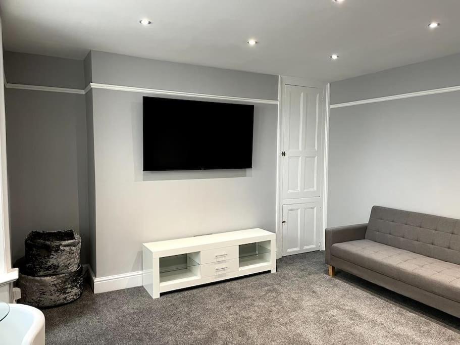Beautiful 5 Bedroom House Holiday home Plymouth