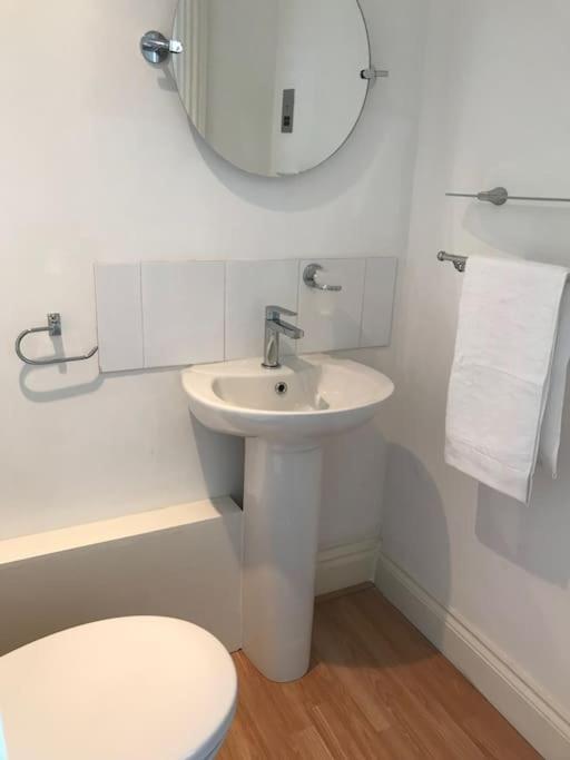 Holiday home Beautiful 5 Bedroom House *