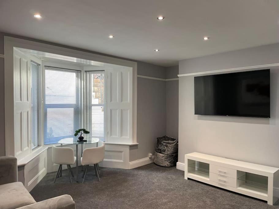 Beautiful 5 Bedroom House * Plymouth