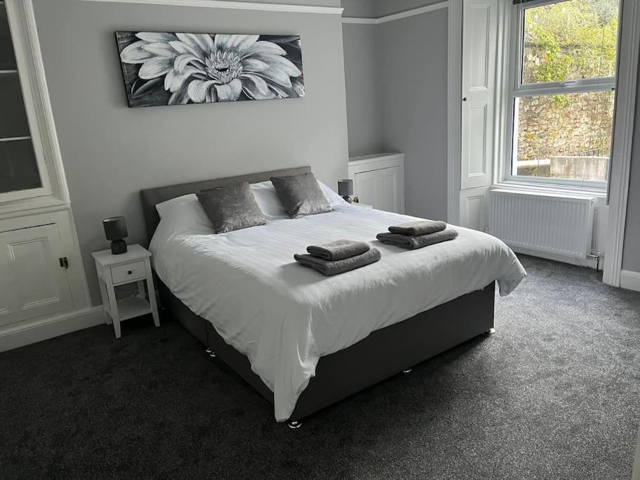 Beautiful 5 Bedroom House Holiday home Plymouth