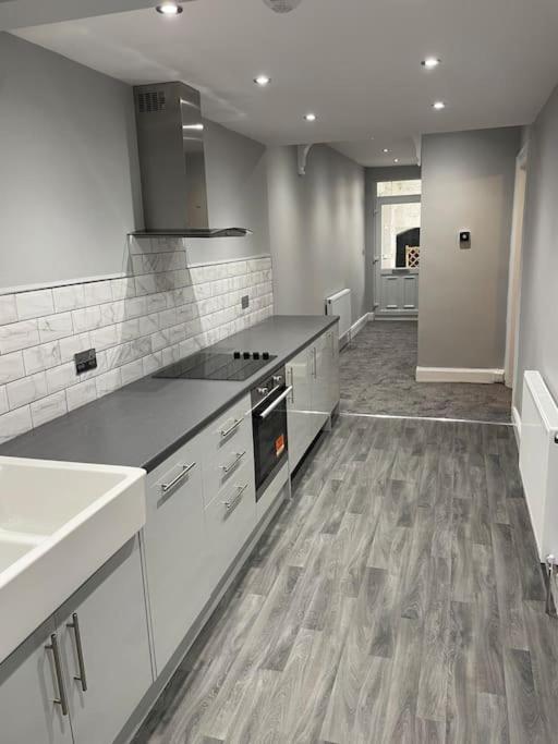 Holiday home Beautiful 5 Bedroom House *