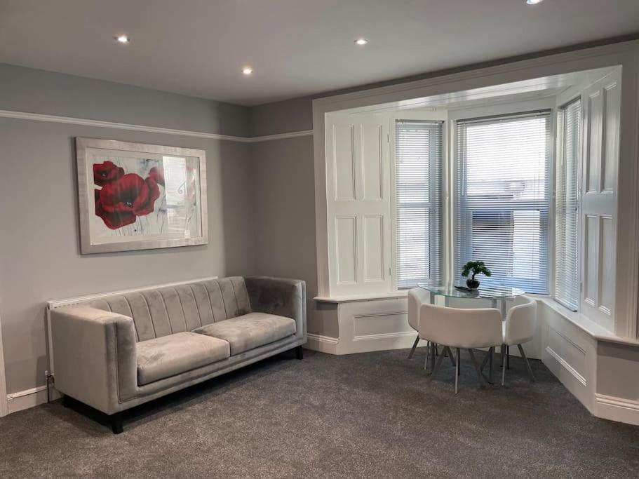 Beautiful 5 Bedroom House Plymouth