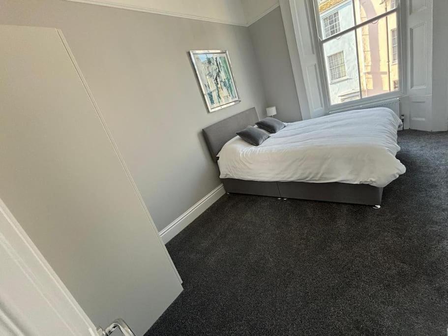Beautiful 5 Bedroom House * Plymouth