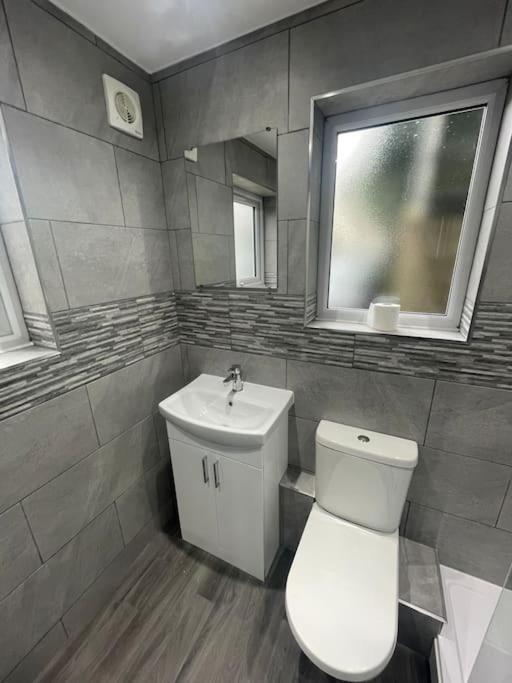 Beautiful 5 Bedroom House *