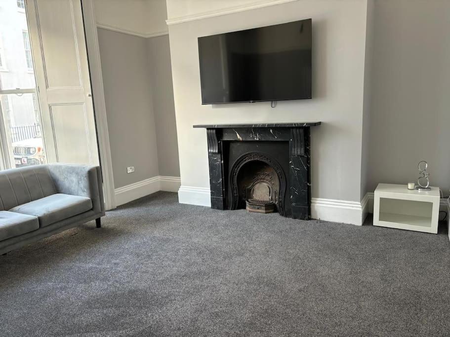 Beautiful 5 Bedroom House Plymouth