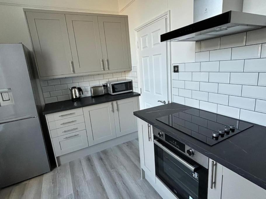 Beautiful 5 Bedroom House * Plymouth