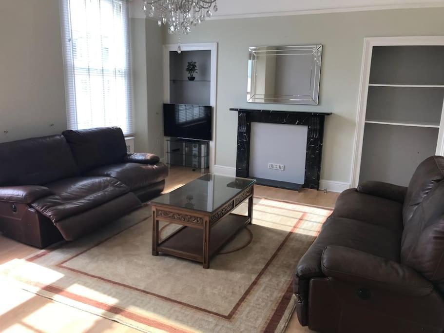 Holiday home Beautiful 5 Bedroom House