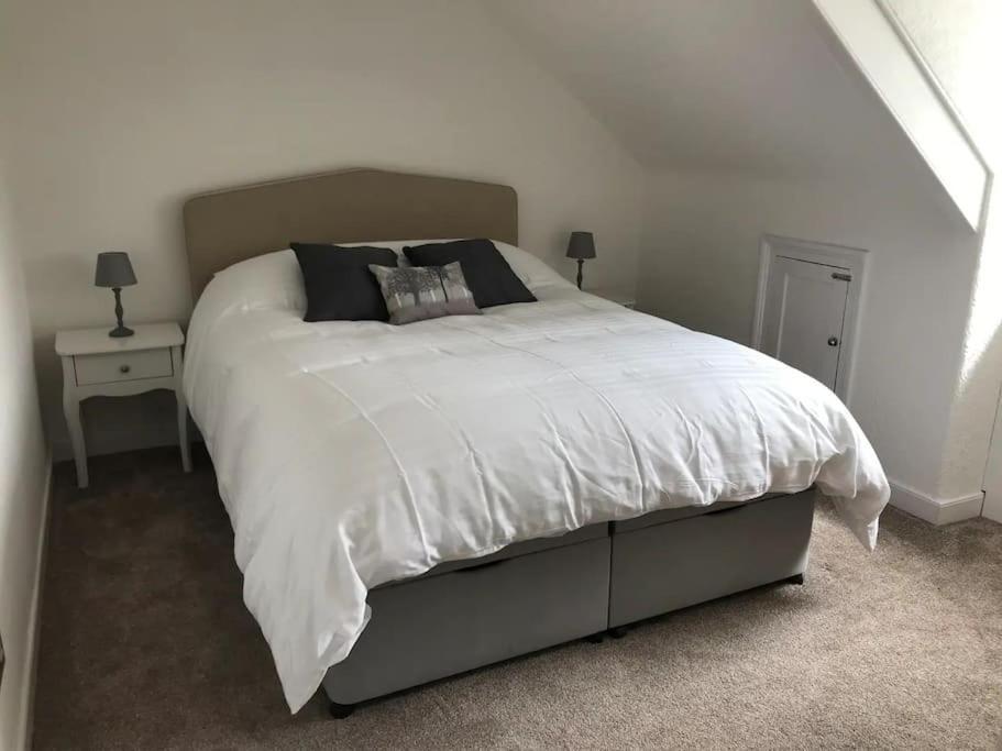 Holiday home Beautiful 5 Bedroom House Plymouth