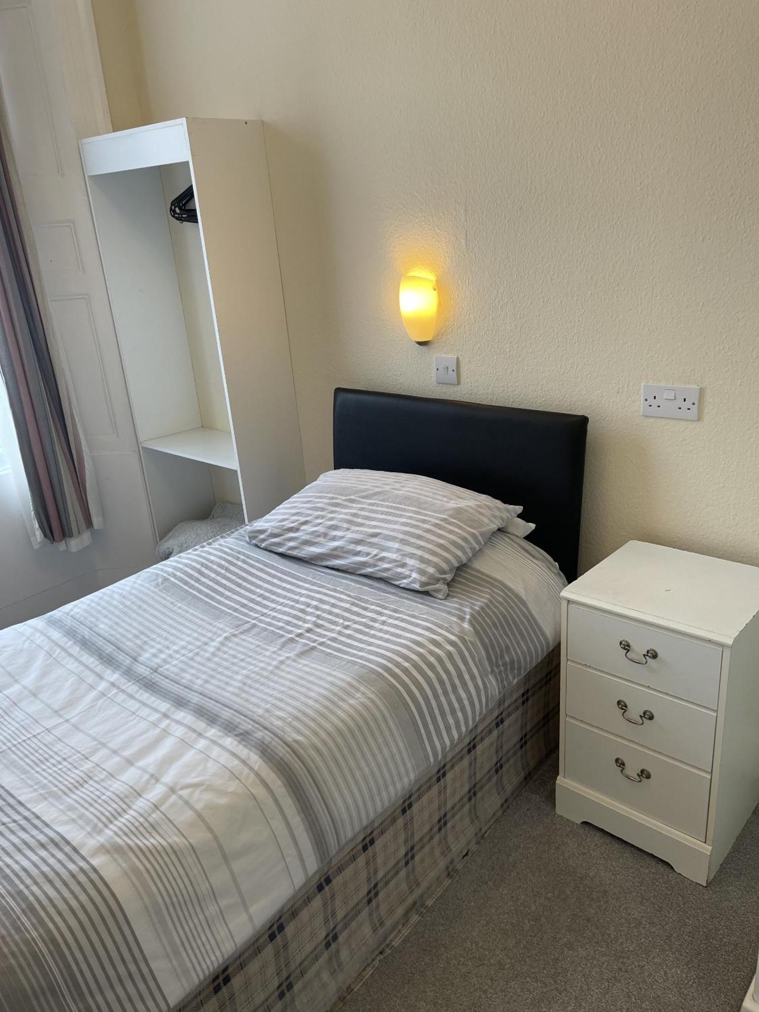 Lamplighter 3*