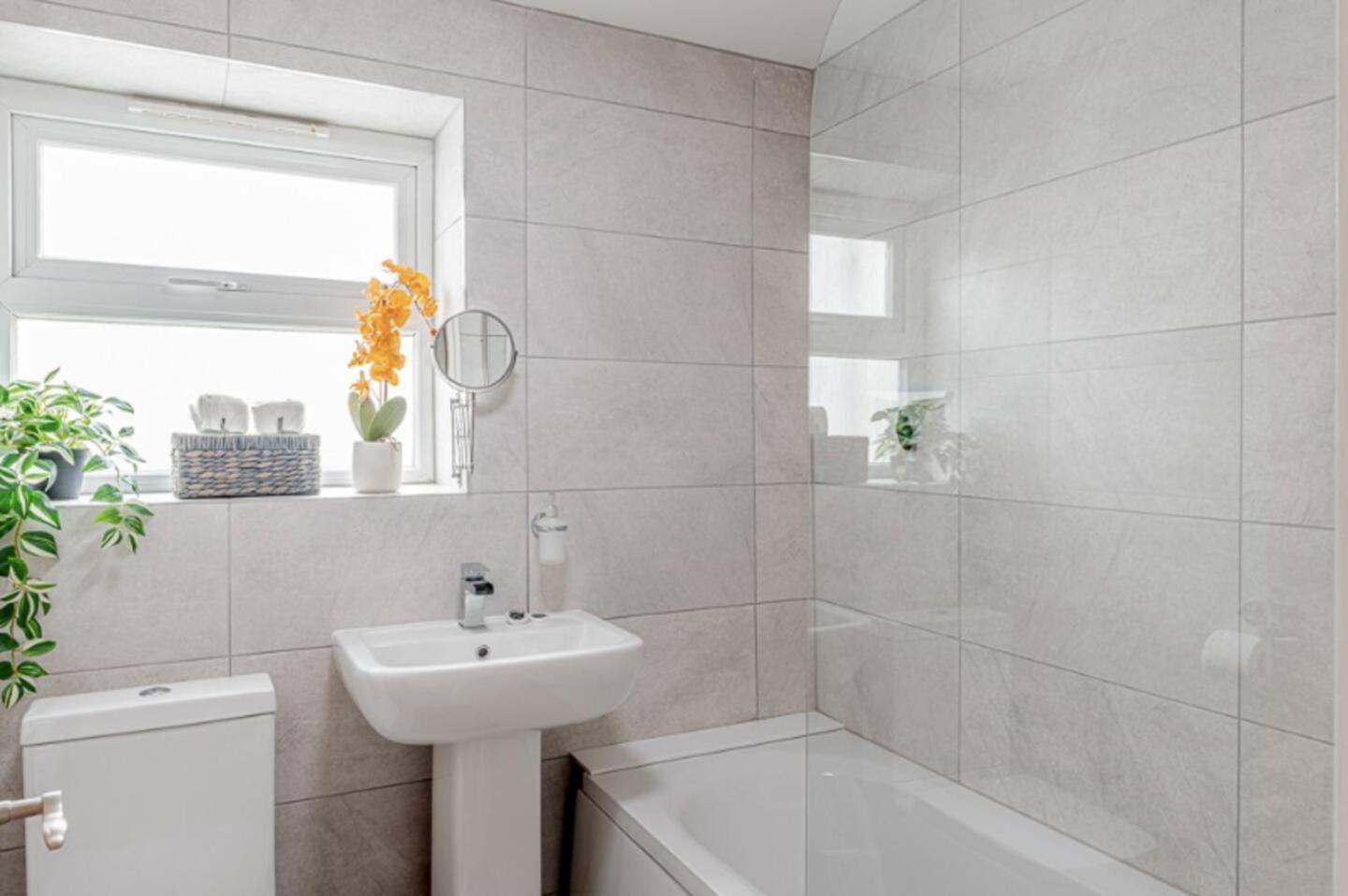 Lovely 1-Bedroom Flat In The Heart Of Plymouth Apartment *