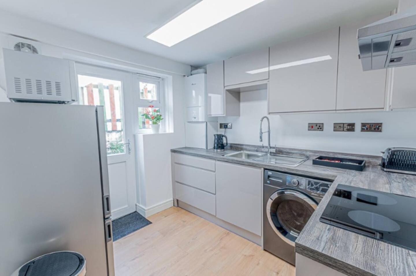 Lovely 1-Bedroom Flat In The Heart Of Plymouth Apartment *
