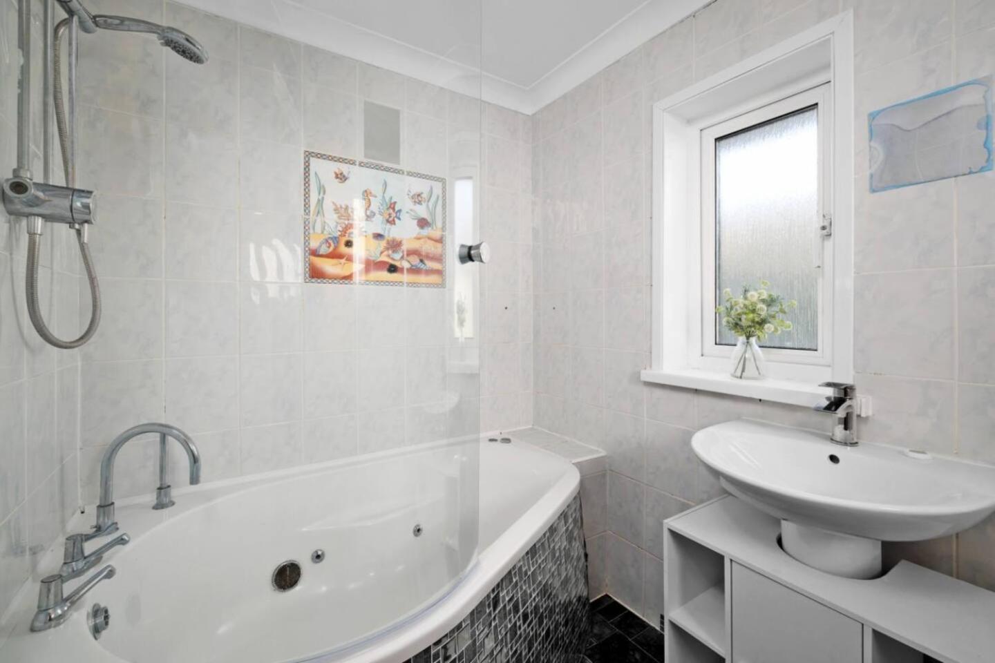 Newly Renovated 3br House Perfect For Contractors Plymouth