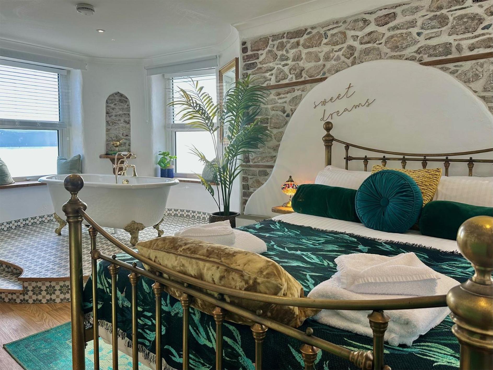 Seafront - Access - Pet Friendly
