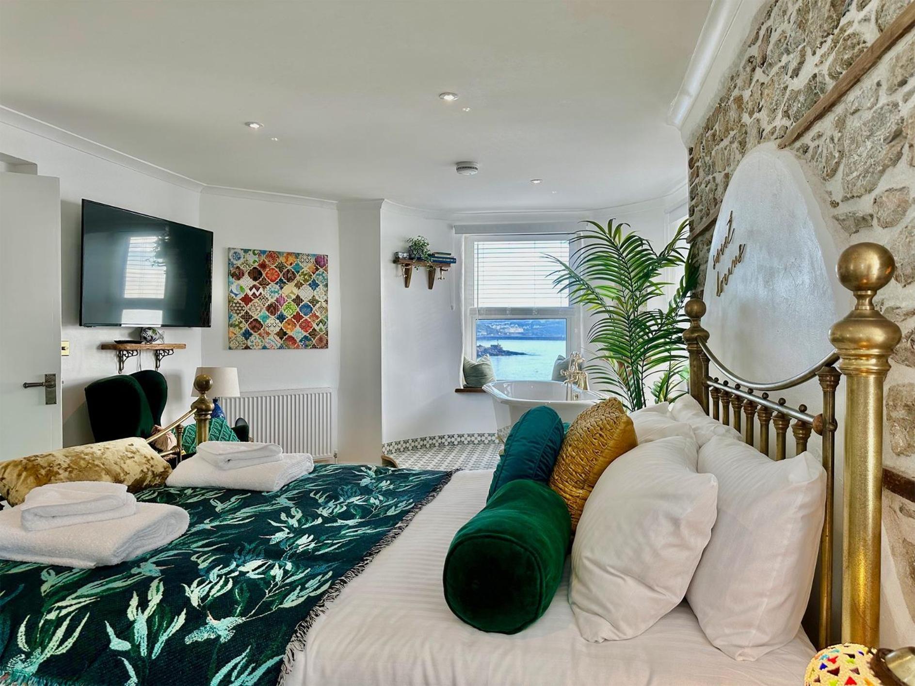Seafront - Access - Pet Friendly Plymouth