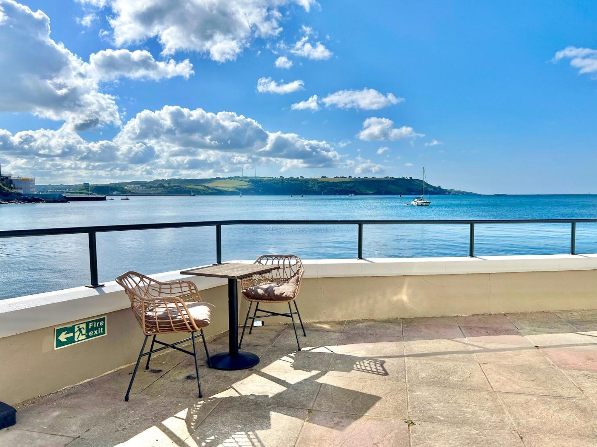 Seafront - Access - Pet Friendly Holiday home *