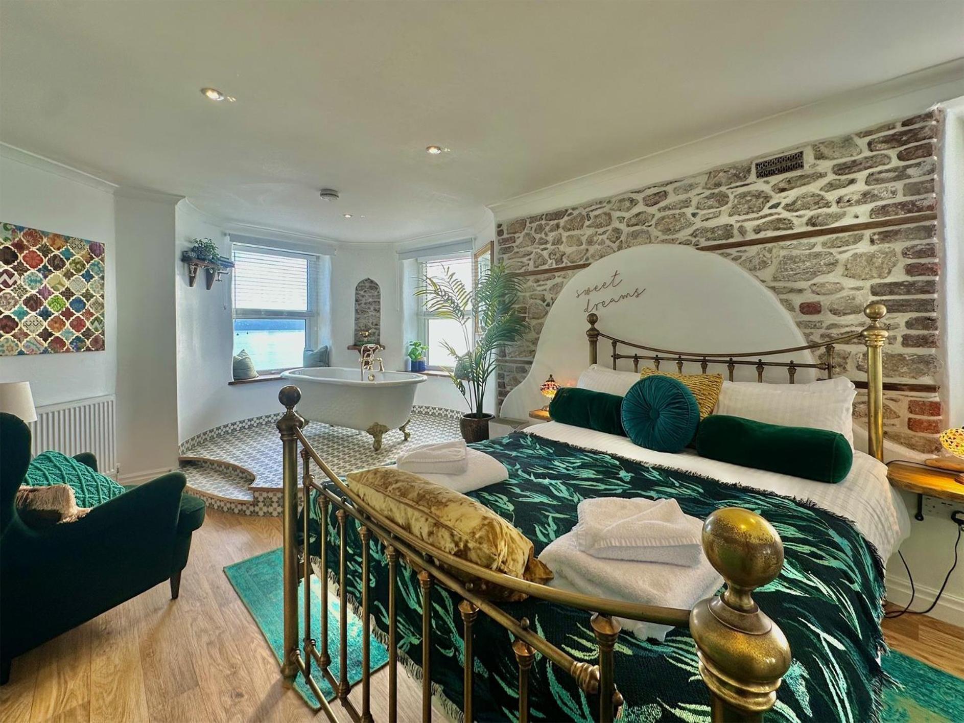 Seafront - Access - Pet Friendly Holiday home
