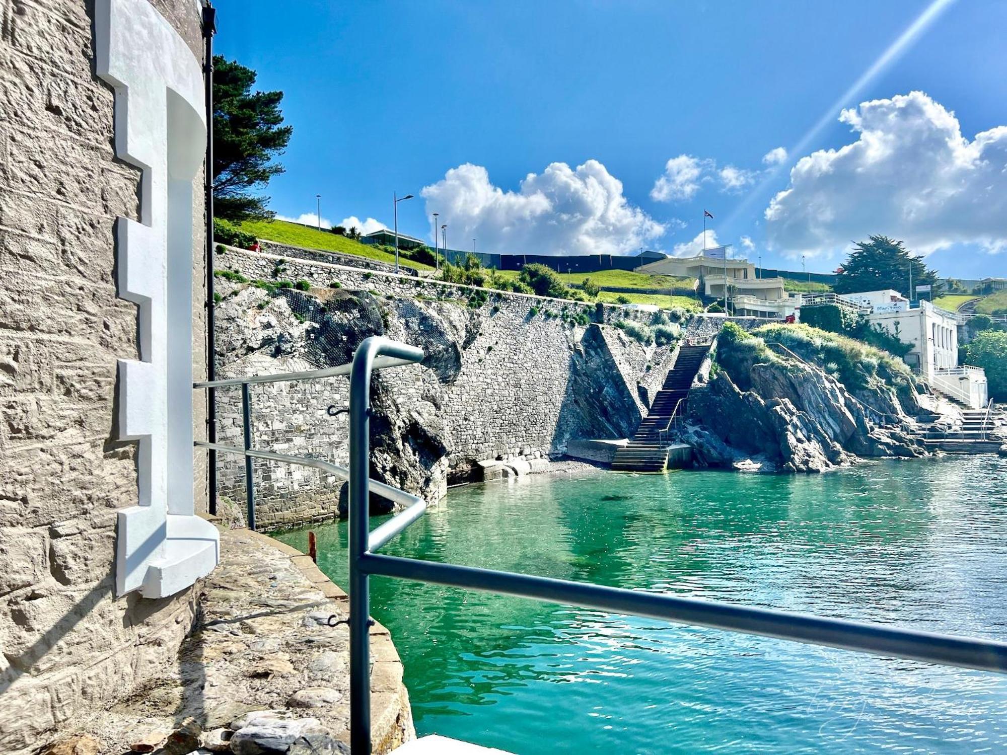 Seafront - Access - Pet Friendly Holiday home *