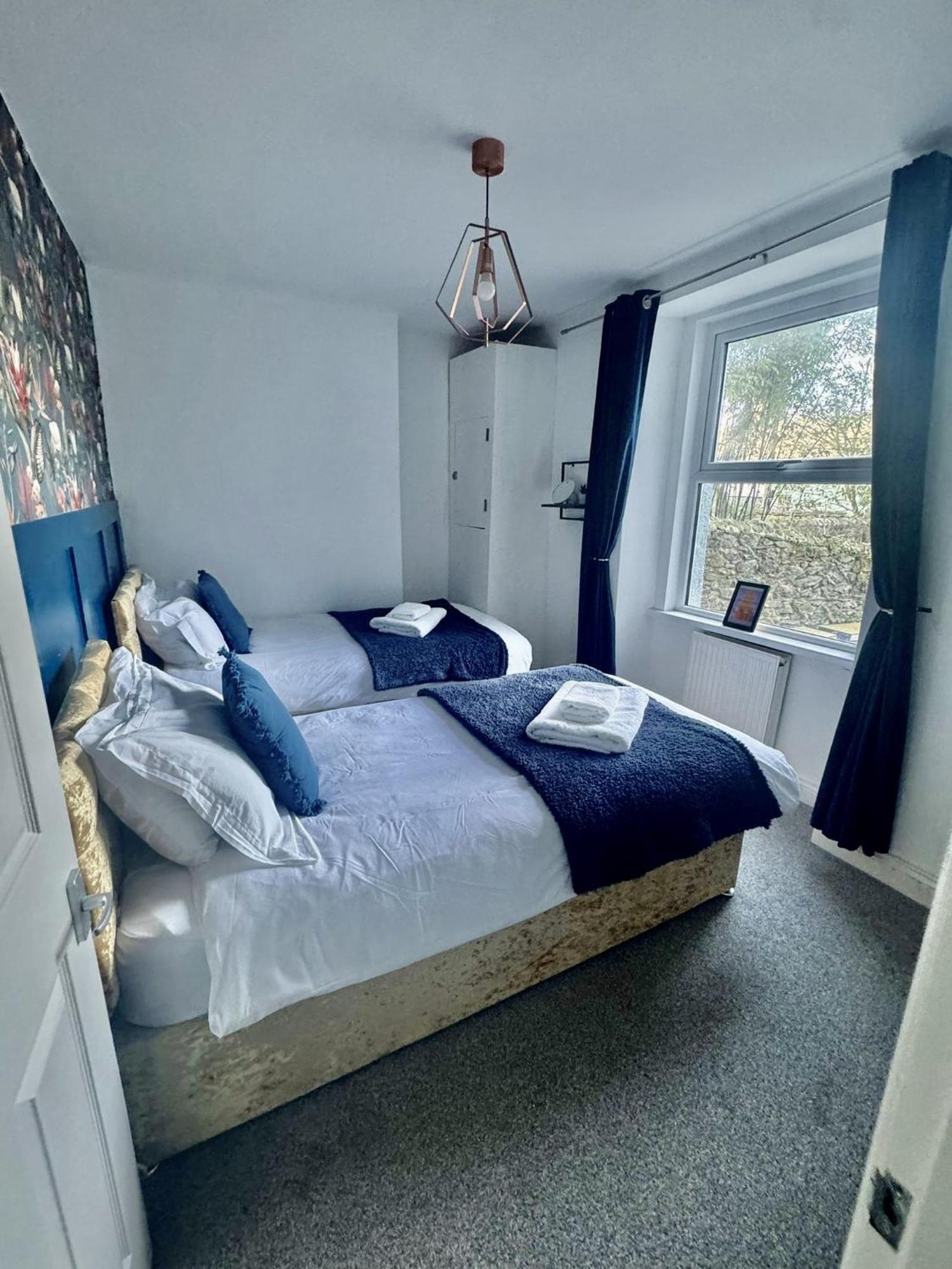 252 North Road West Apartment *