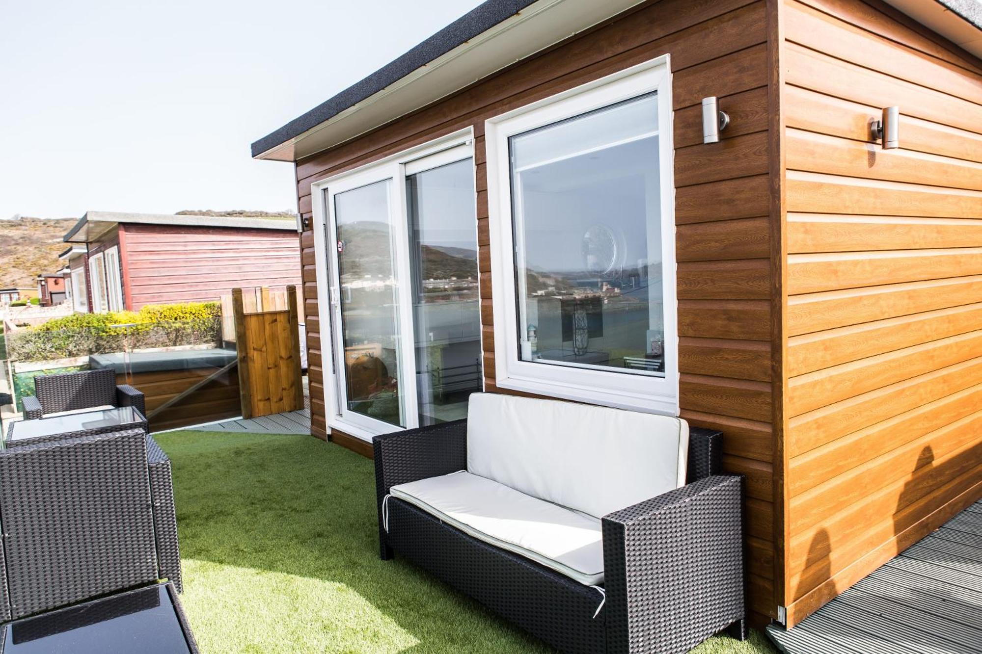 Apartment 2 Bedroom Chalet With Sea Views Plymouth