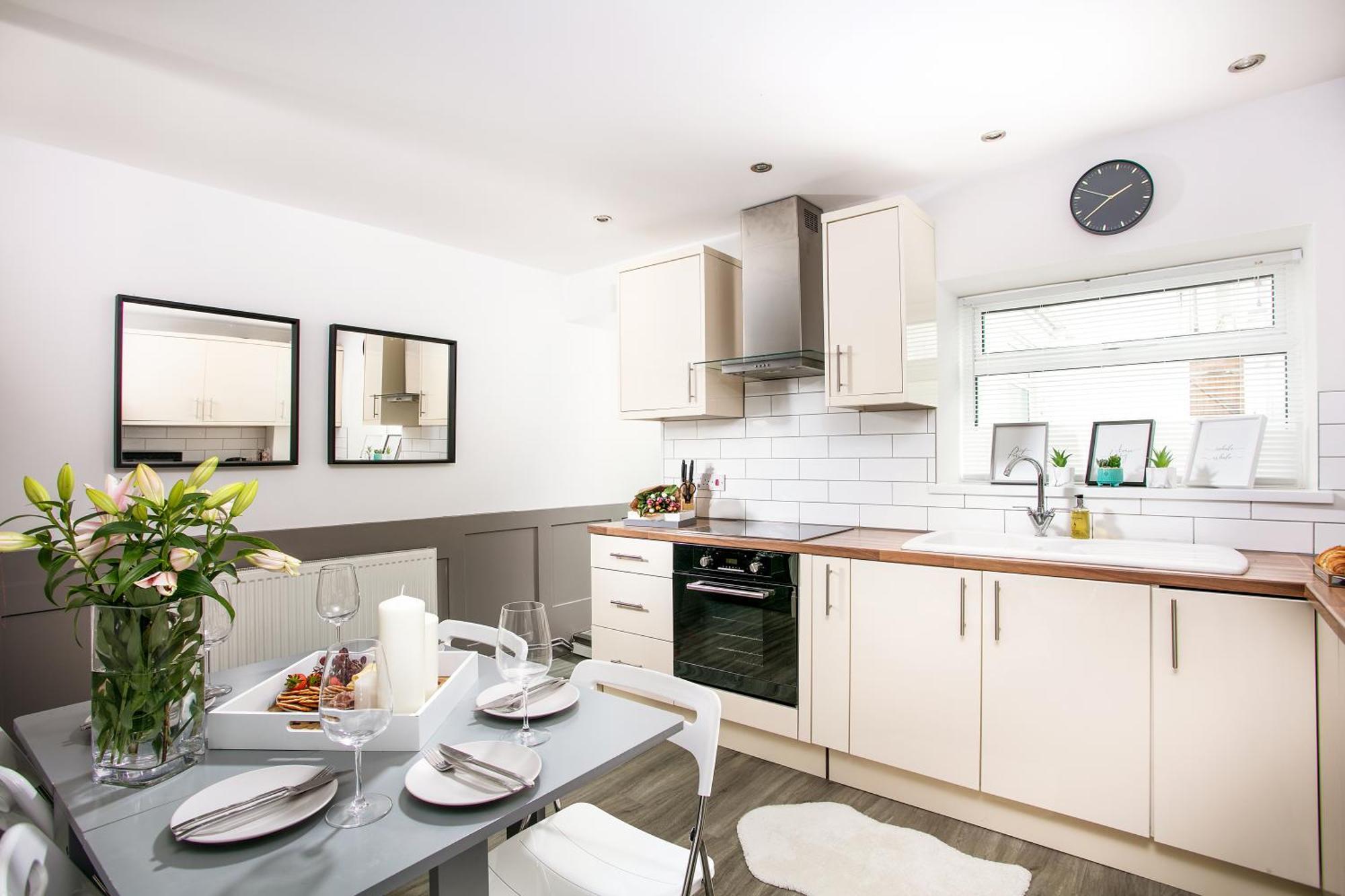 Bijoux - Sleeps 6 - Parking- Habita