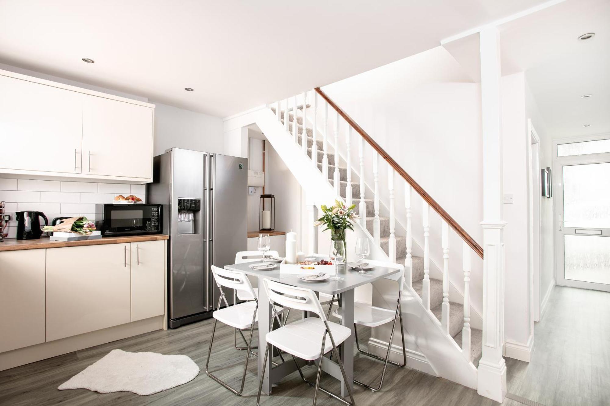 Bijoux - Sleeps 6 - Parking- Habita Apartment