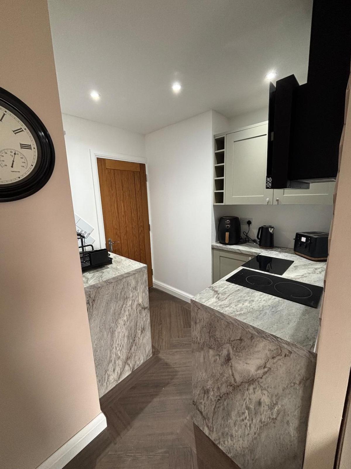 Apartment 1 Double Bed With Private Access Plymouth