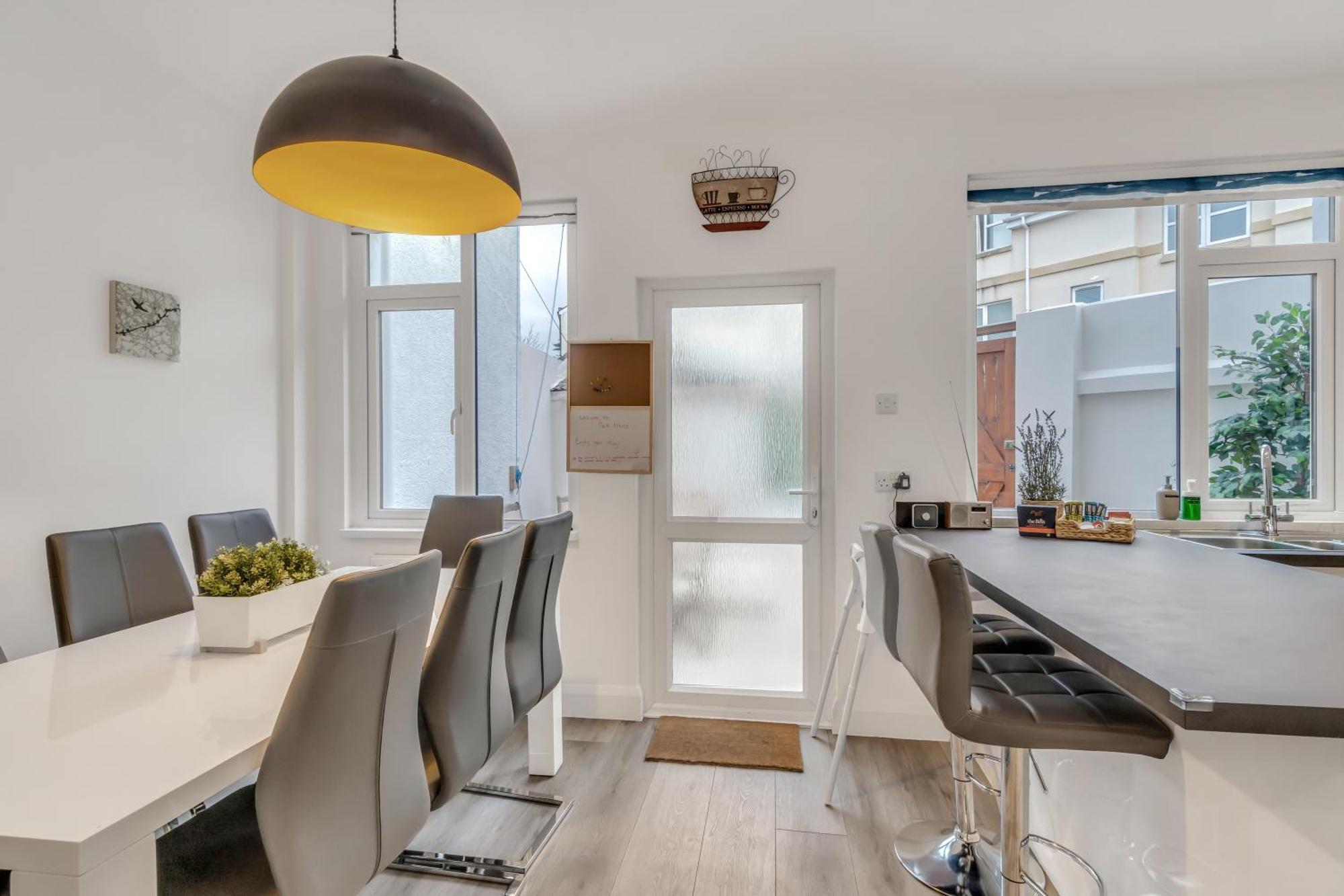 Park House - Very Spacious 4 Bed House, Games Room, Free Netflix, Close To Argyle, In The Heart Of - Dogs Welcome - Hosted By Absolute *