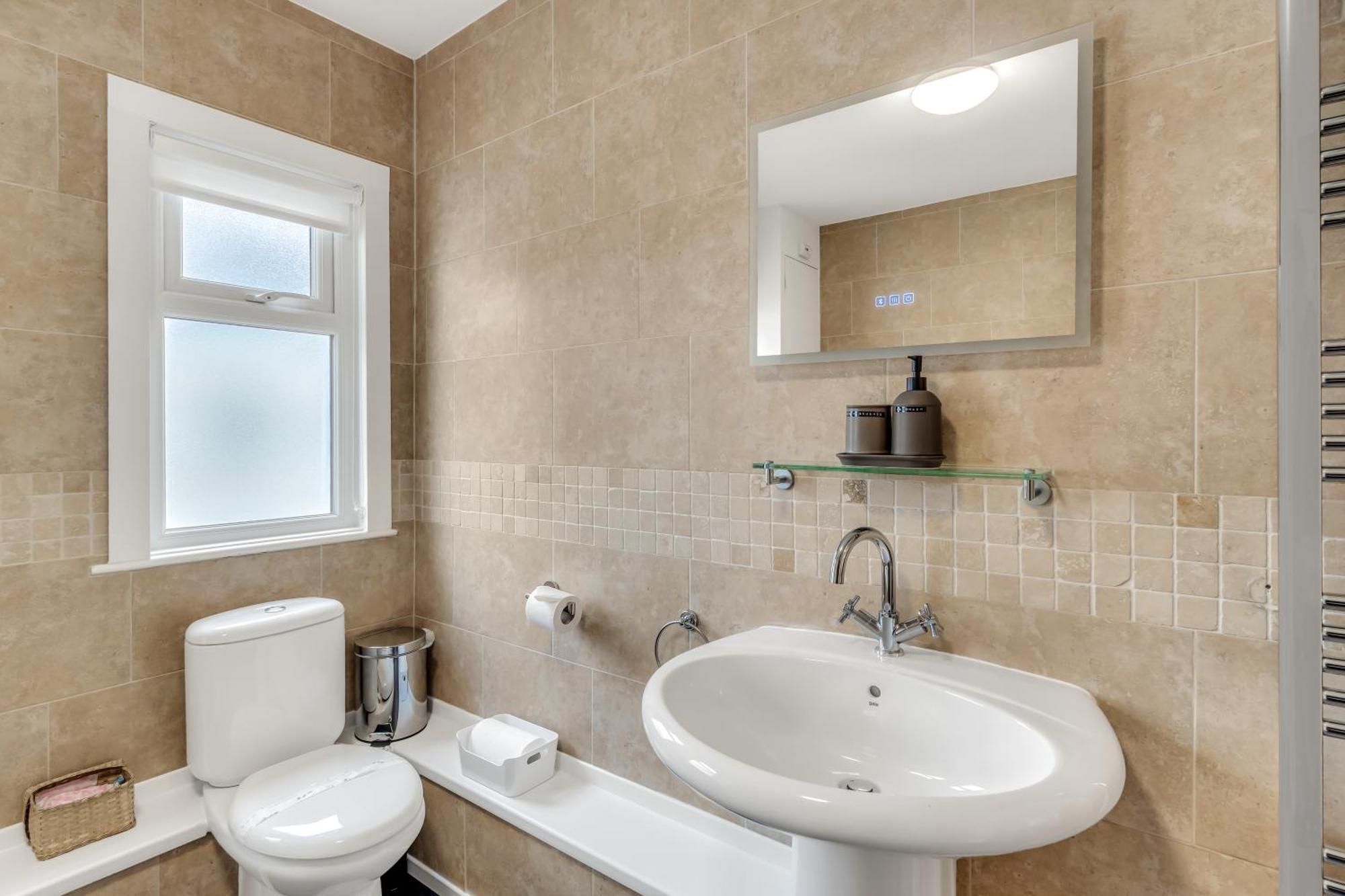 Park House - Very Spacious 4 Bed House, Games Room, Free Netflix, Close To Argyle, In The Heart Of - Dogs Welcome - Hosted By Absolute