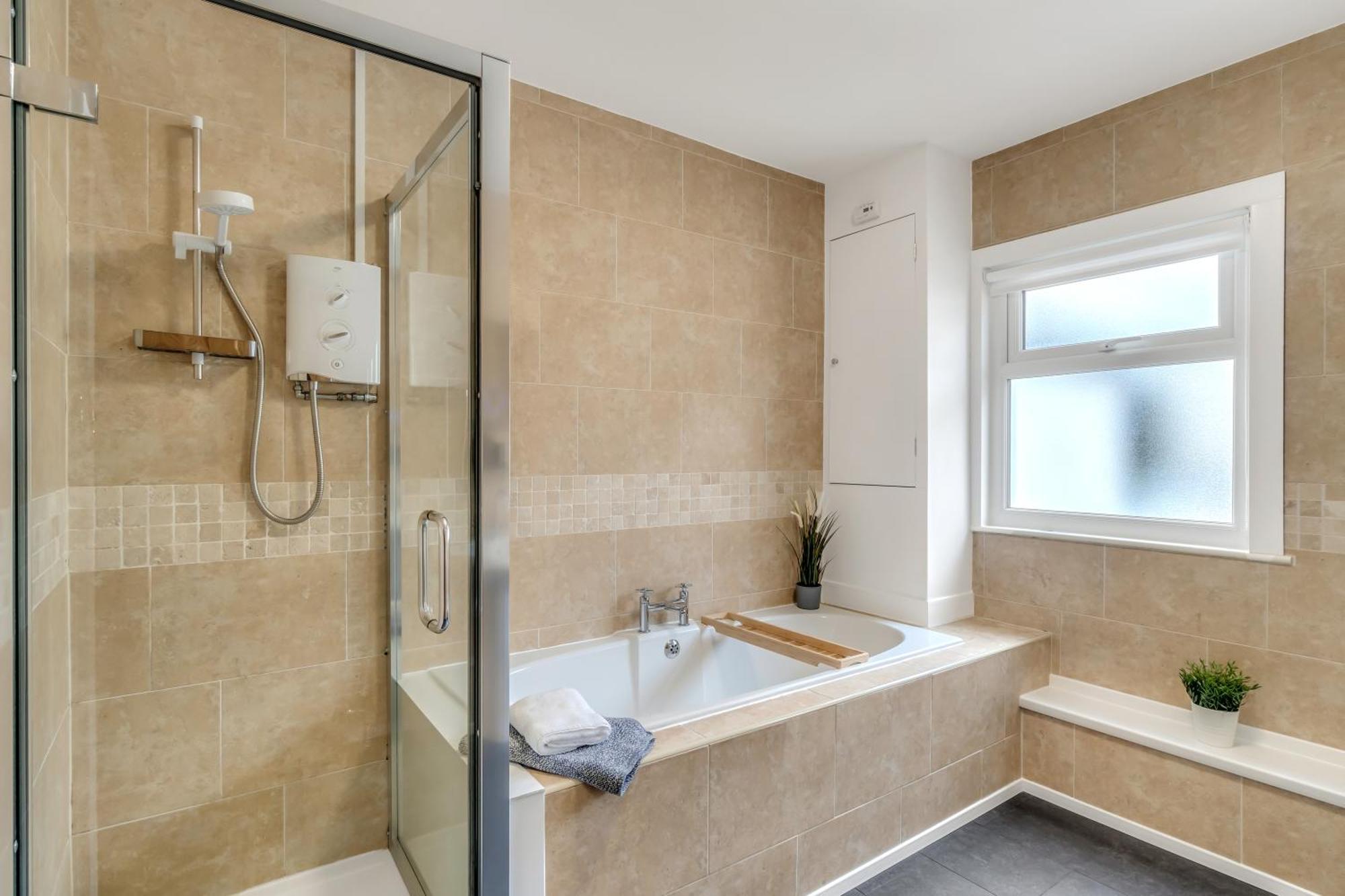 Park House - Very Spacious 4 Bed House, Games Room, Free Netflix, Close To Argyle, In The Heart Of - Dogs Welcome - Hosted By Absolute