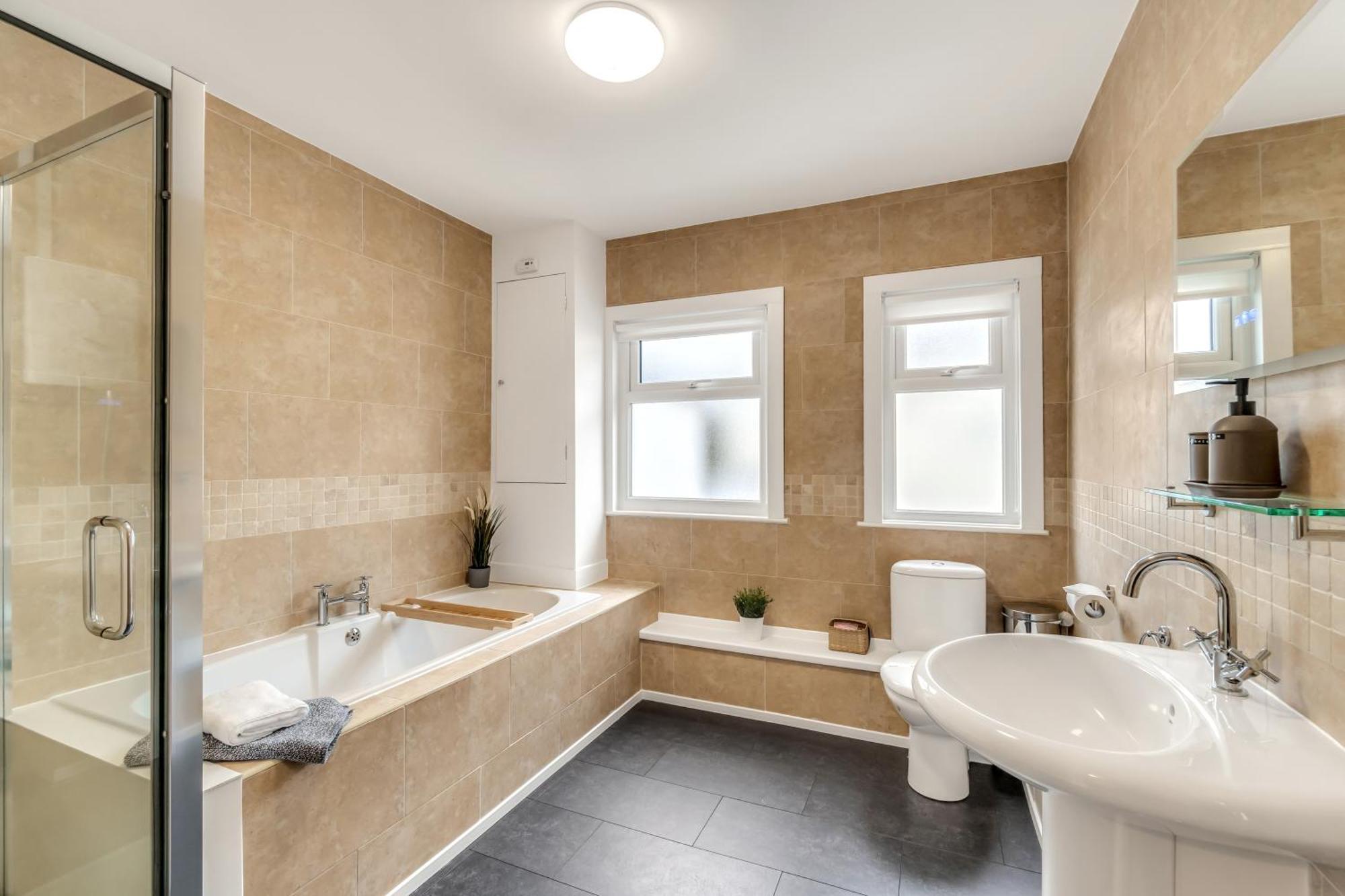 Park House - Very Spacious 4 Bed House, Games Room, Free Netflix, Close To Argyle, In The Heart Of - Dogs Welcome - Hosted By Absolute *
