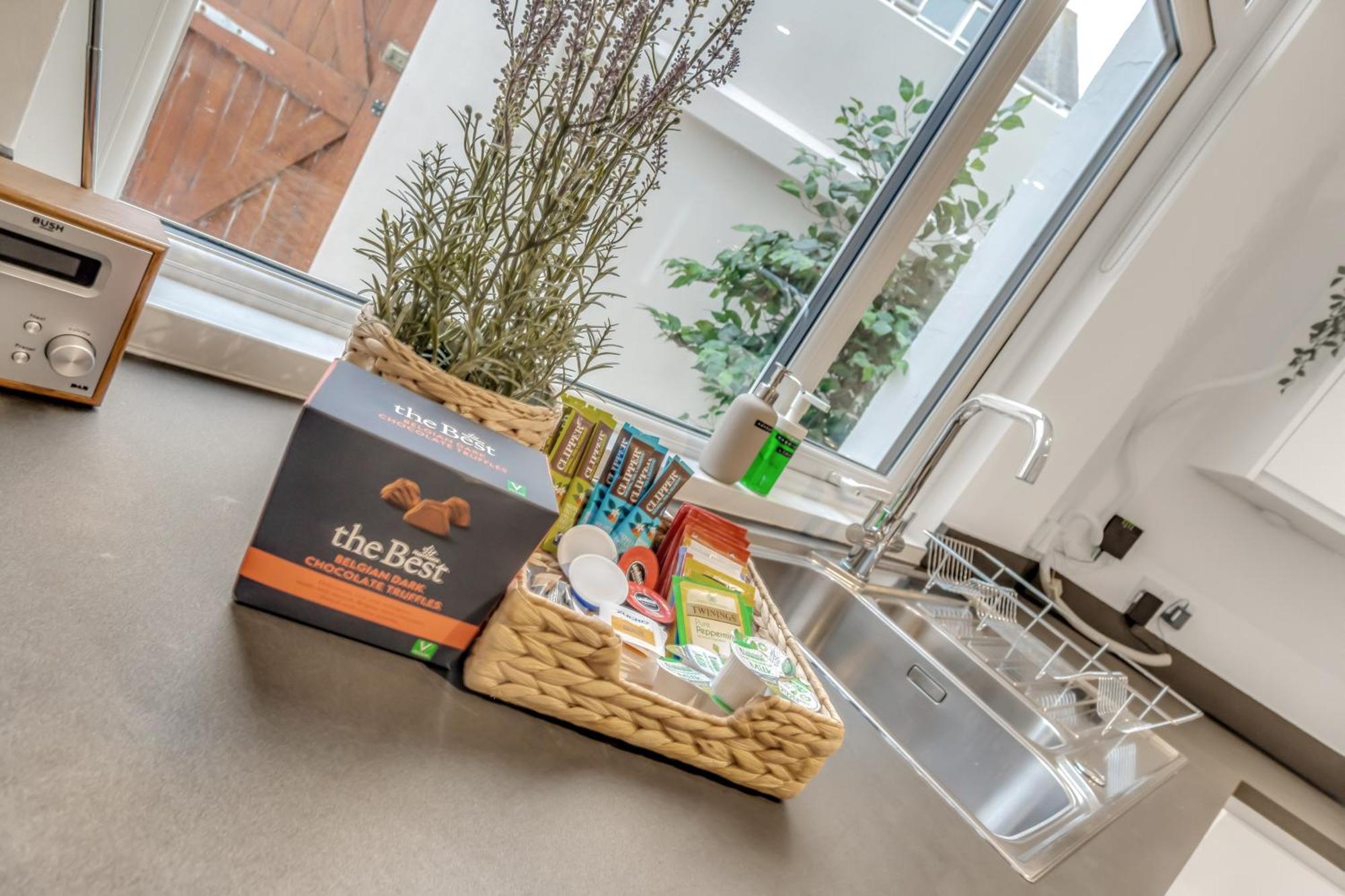 Park House - Very Spacious 4 Bed House, Games Room, Free Netflix, Close To Argyle, In The Heart Of - Dogs Welcome - Hosted By Absolute