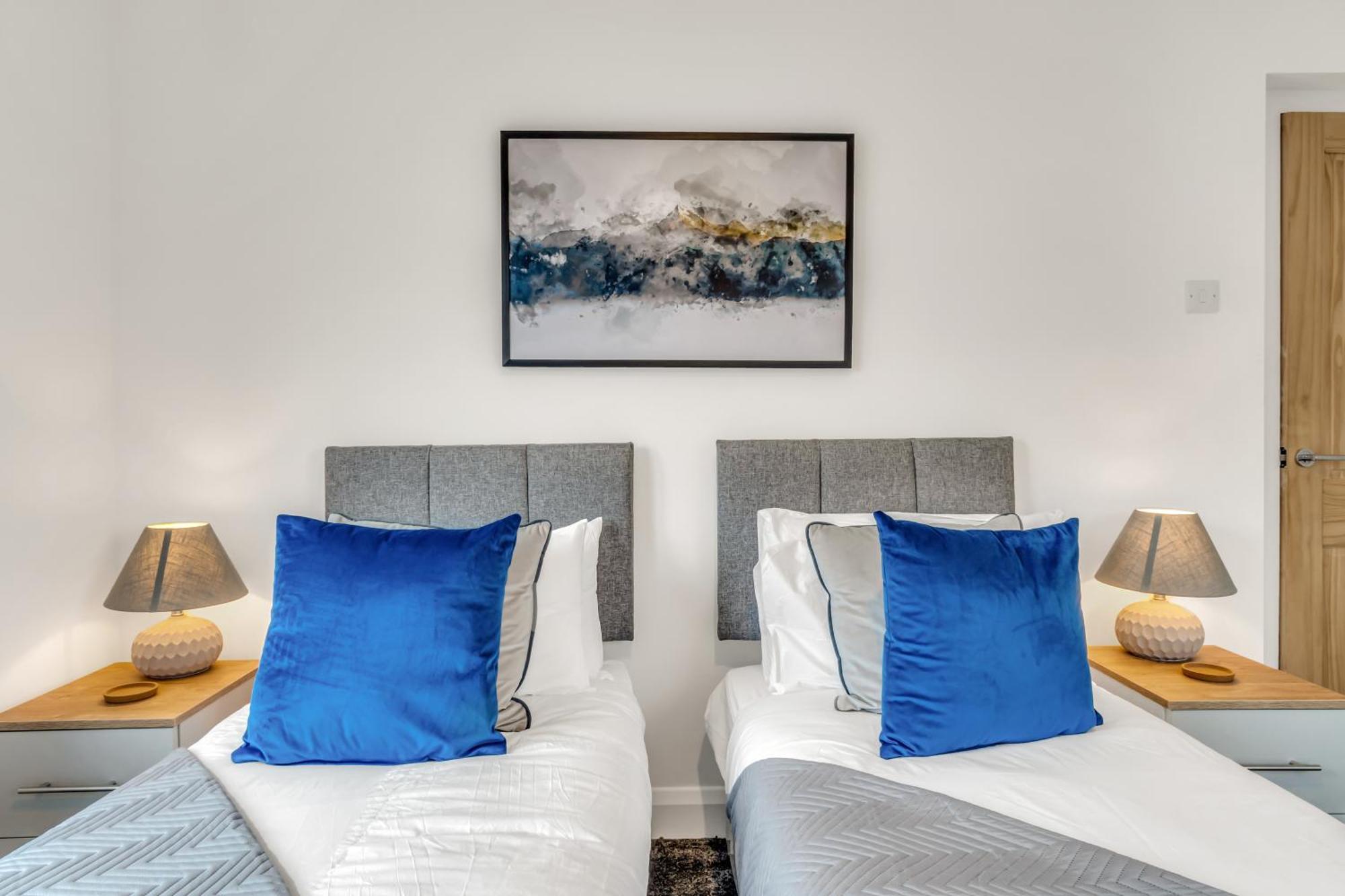 Holiday home Park House - Very Spacious 4 Bed House, Games Room, Free Netflix, Close To Argyle, In The Heart Of - Dogs Welcome - Hosted By Absolute Plymouth