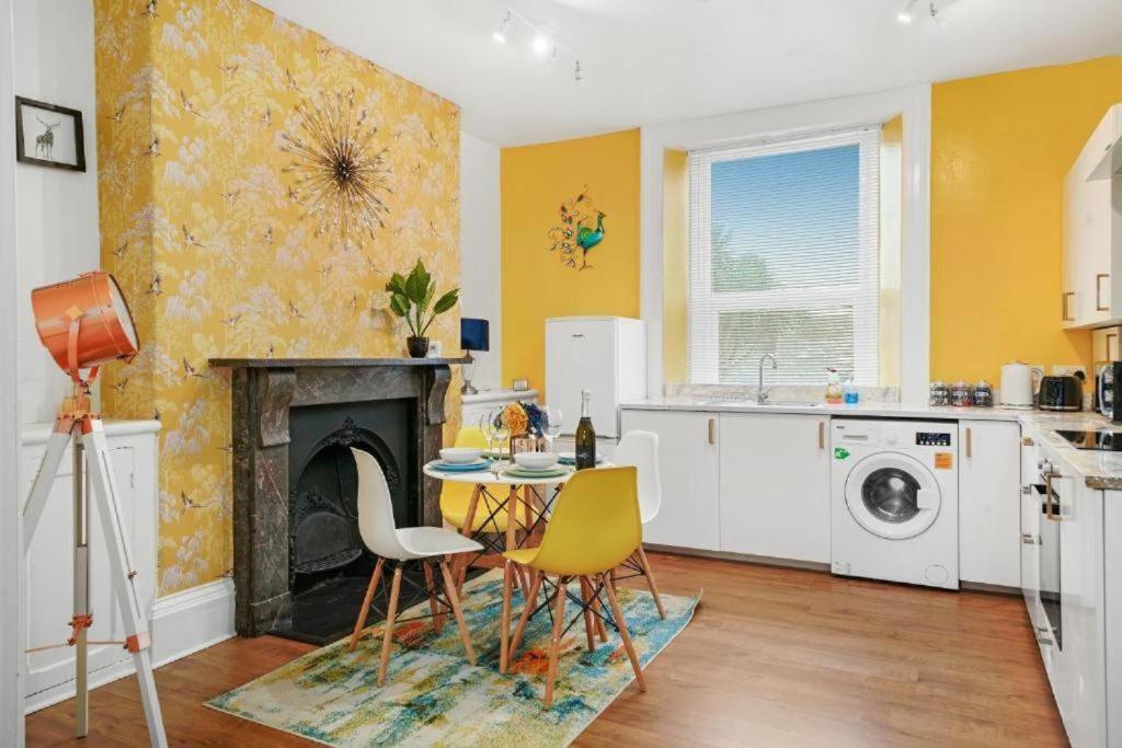 Beautiful Marseille Boutique - Sleeps 4